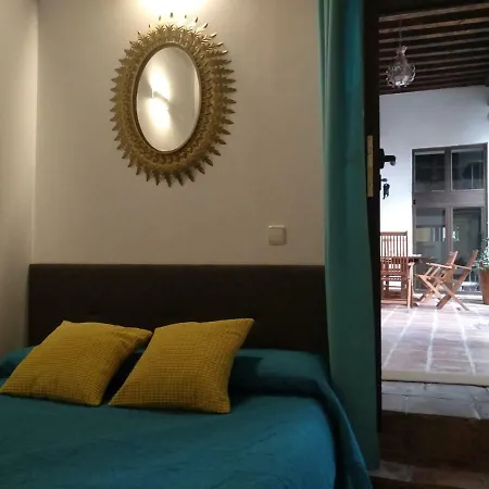 El Patio Del Convento * Toledo