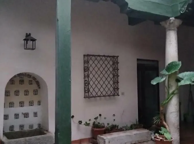 El Patio Del Convento Toledo