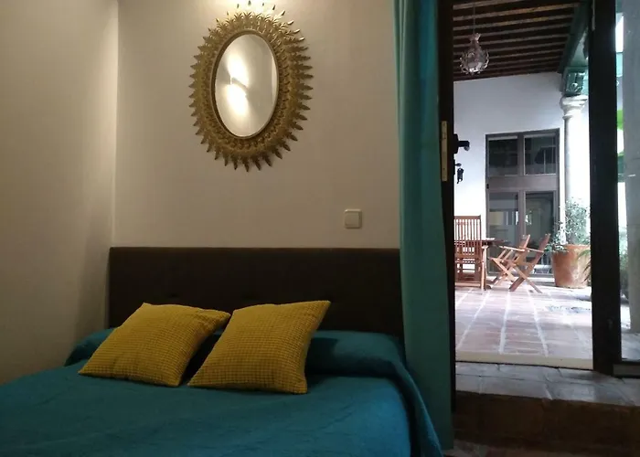 El Patio Del Convento * Toledo