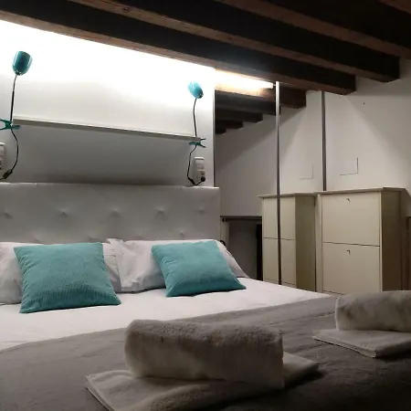 El Patio Del Convento Toledo